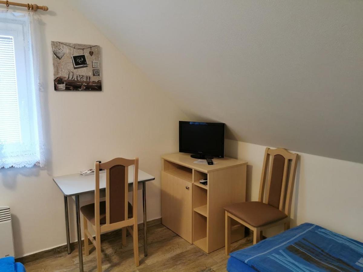 Restaurace A Penzion U Jessyho Perná Kültér fotó